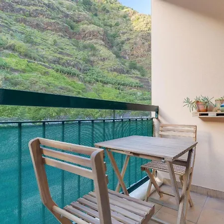 Studio Fuer 3 Personen Und 1 Kind In Ribeira Brava, Madeira Suedkueste Von Madeira